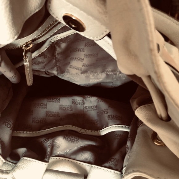 Michael Kors crème soft leather hobo and matching checkbook wallet/wristlet - Picture 5 of 7